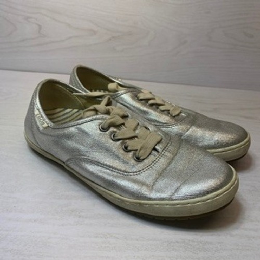 Taos Womens 7.5 Guest Star Sneakers Low Top Silver Metallic Canvas Lace Up Shoe